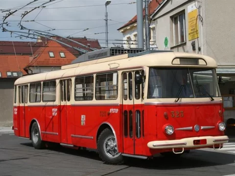 Trolejbus ŠKODA 9 Tr č. 323 z roku 1979